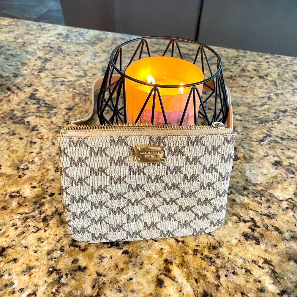Michael Kors Cream and Brown Belt Wallet, never used.